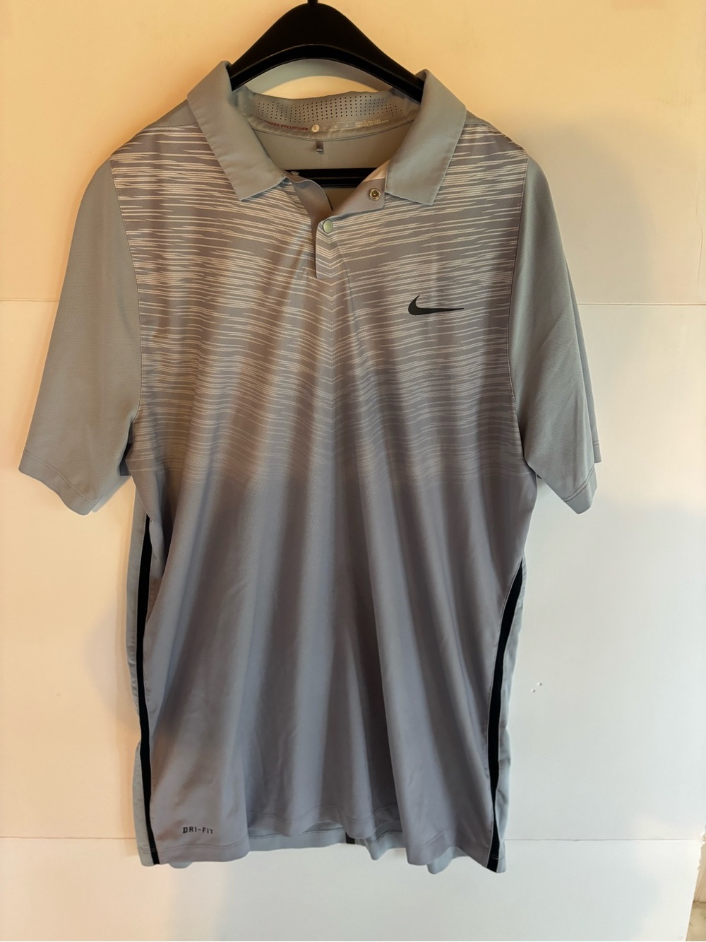 Nike Tiger Woods Men's L Gray Striped Golf Polo Short Sleeve Dri-FIT Poly
